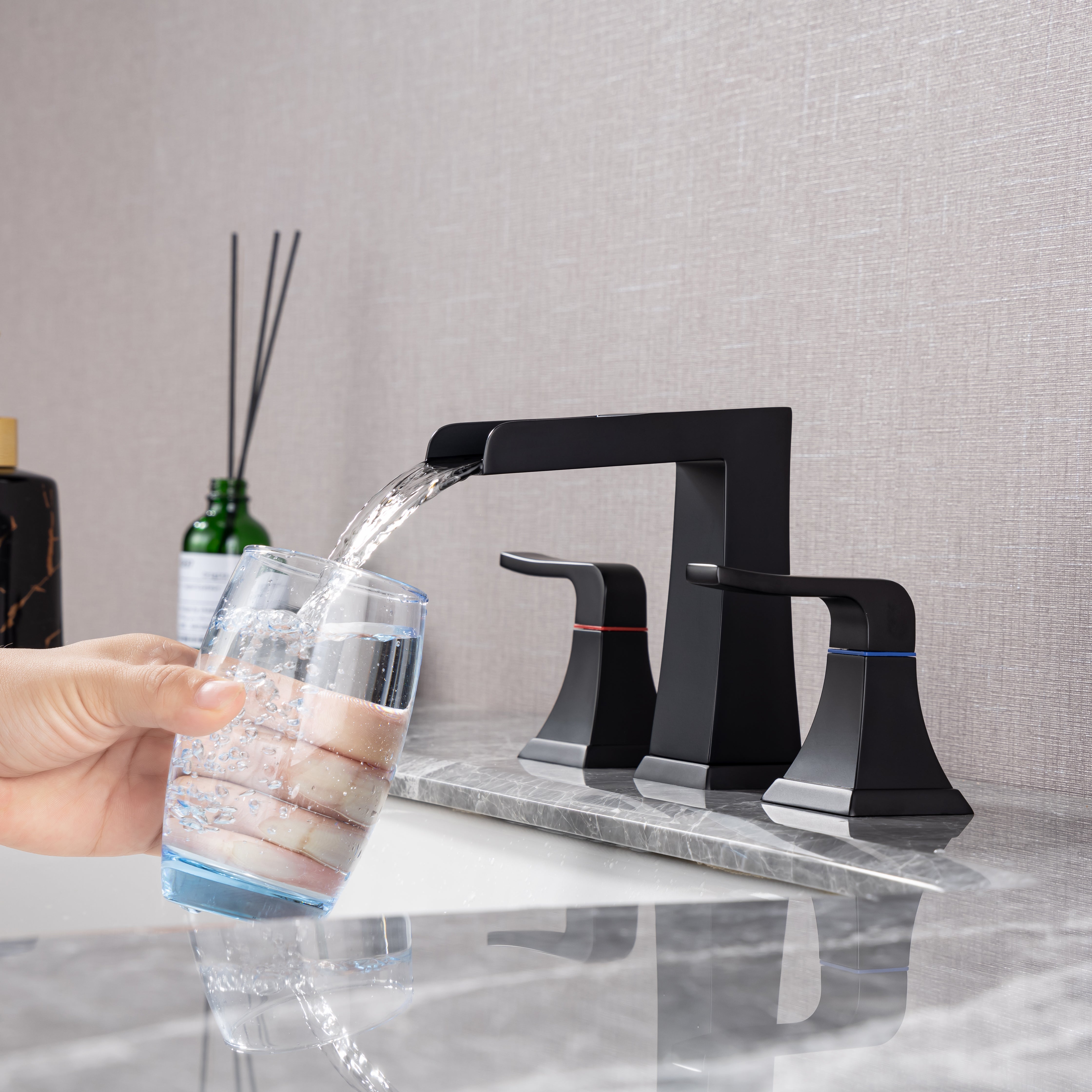 Contemporary 2-Handle Bathroom Sink Faucet with Drain Kit