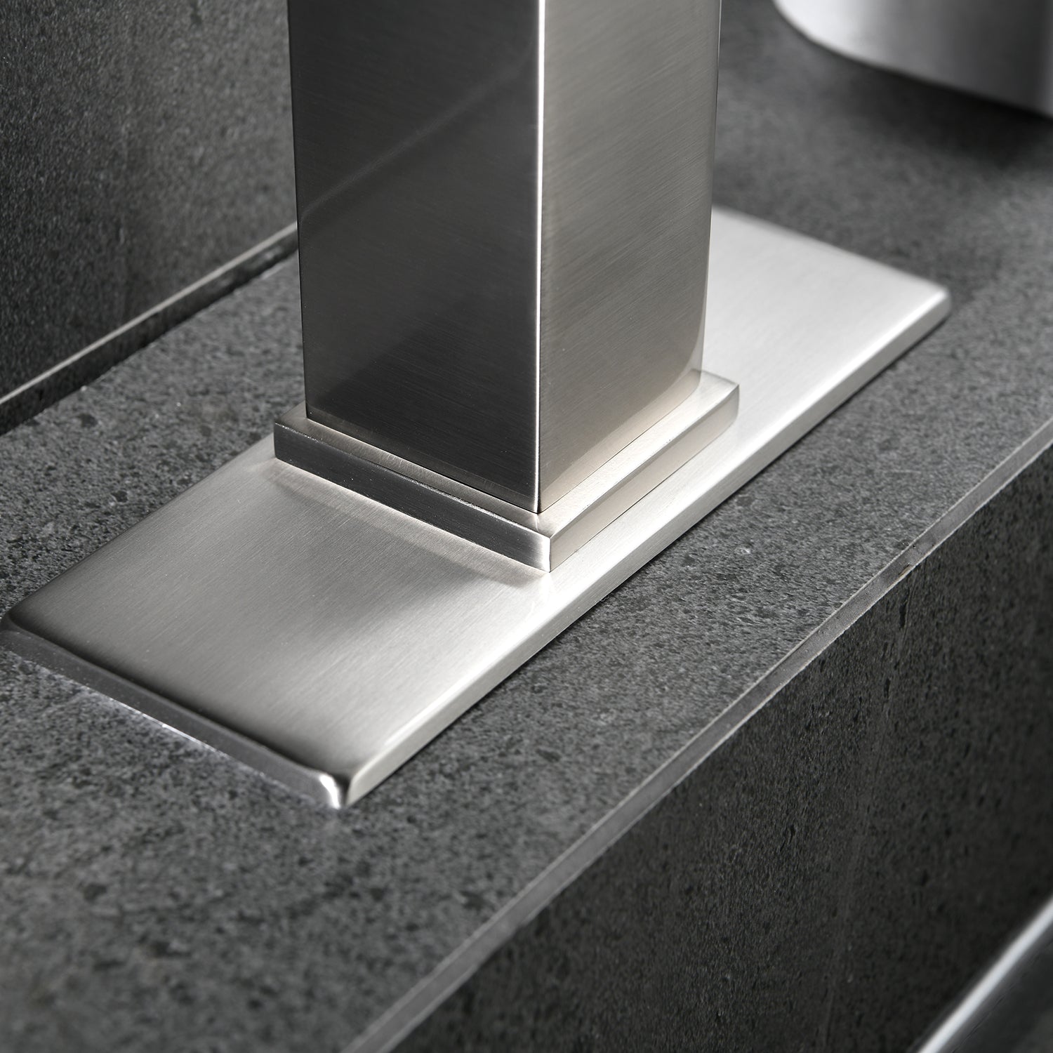 Single Hole Single-Handle Bathroom Faucet