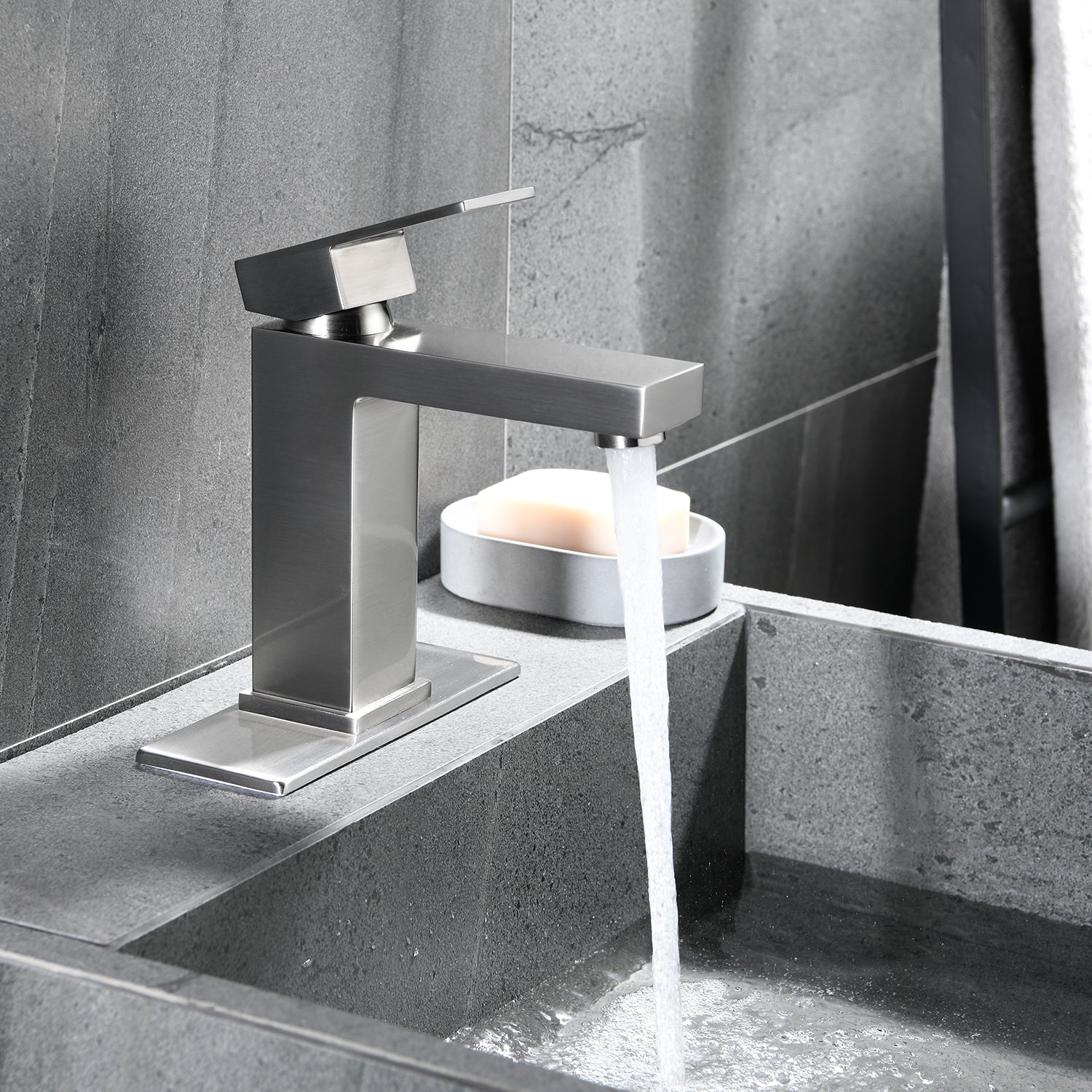 Single Hole Single-Handle Bathroom Faucet