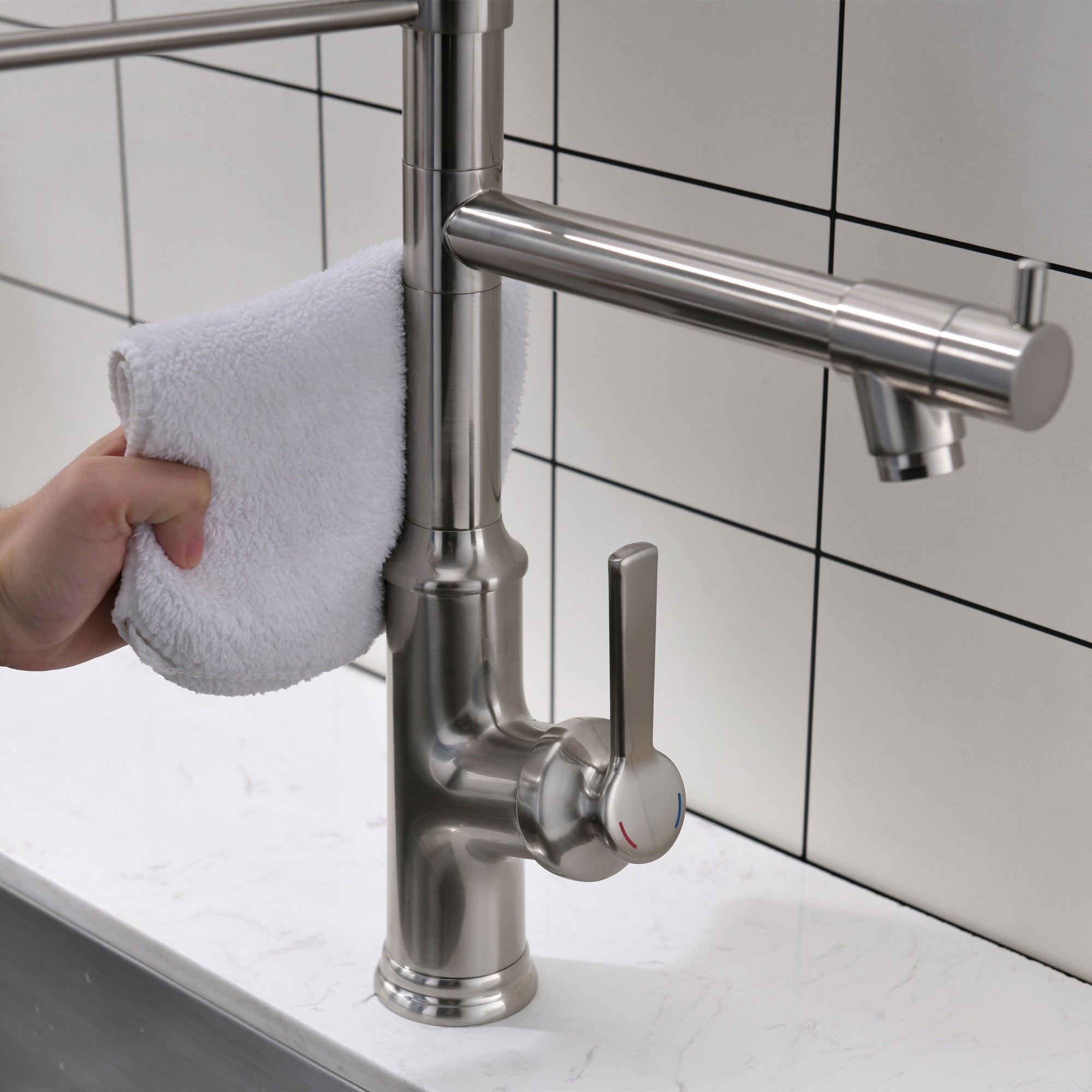 Modern Pull Down Single Handle Kitchen Faucet in Brushed Nickel