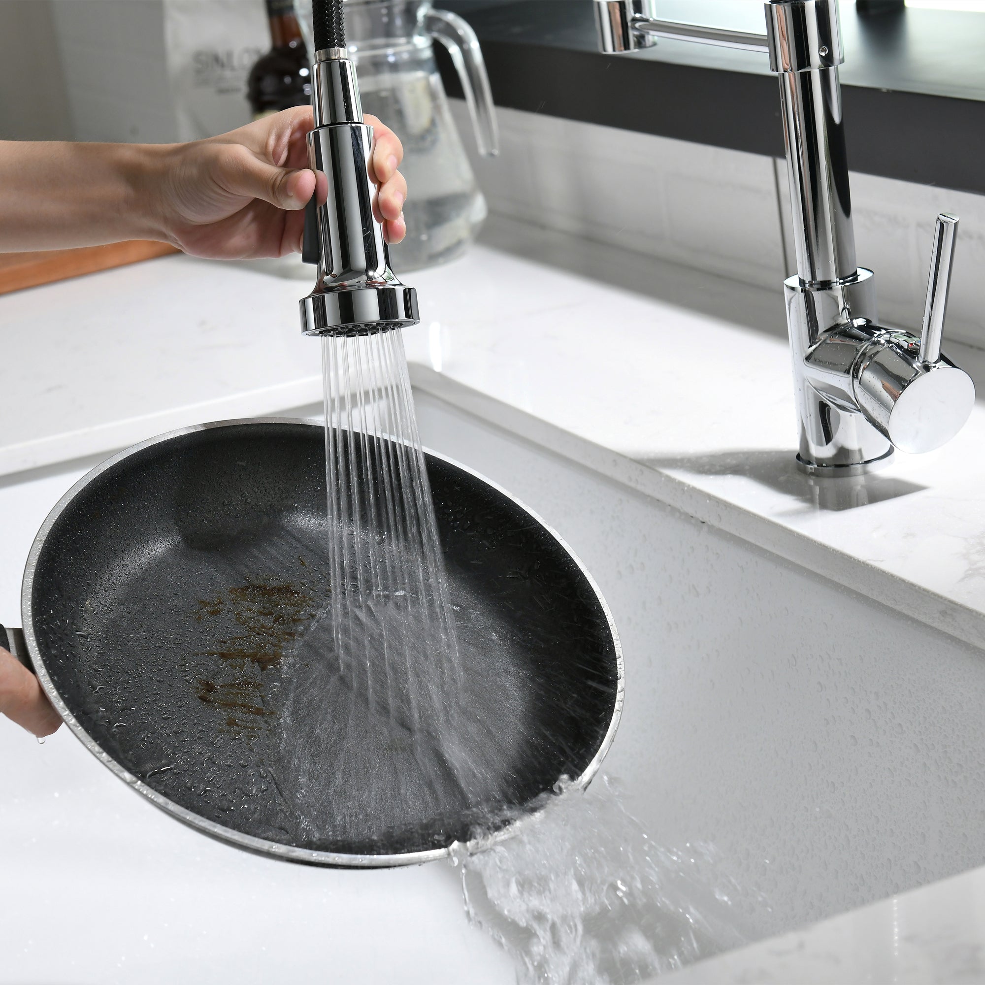 Single Handle Deck Mounted Pull Down Sprayer Kitchen Faucet in Chrome