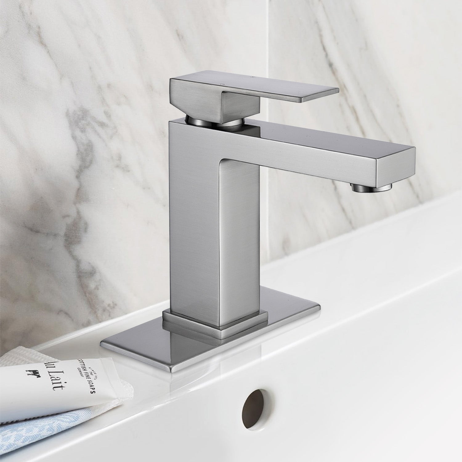 Single Hole Single-Handle Bathroom Faucet