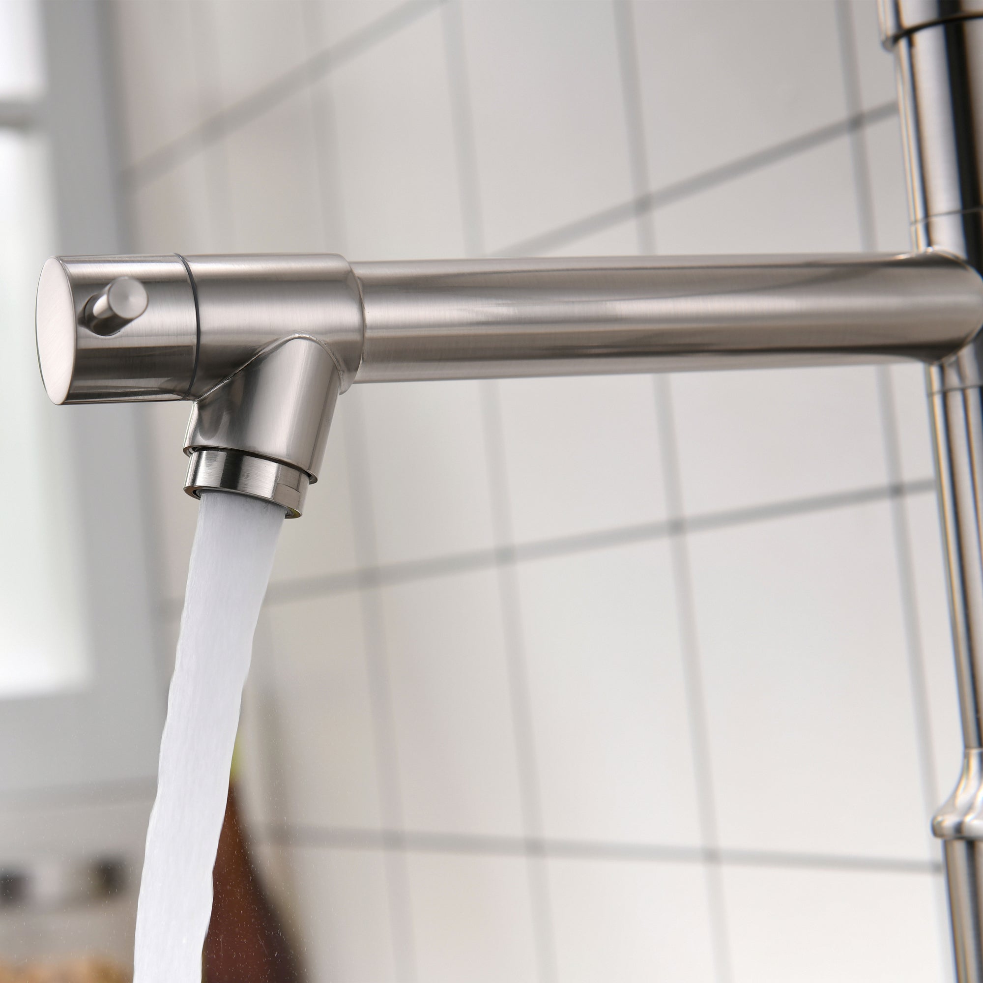 Modern Pull Down Single Handle Kitchen Faucet in Brushed Nickel