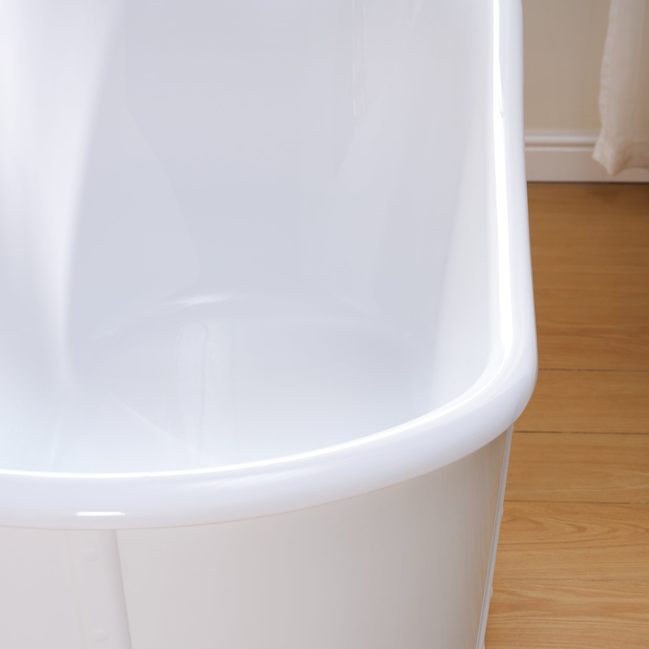 66" Freestanding Glossy White Acrylic Bathtub with Slotted Overflow and Drain