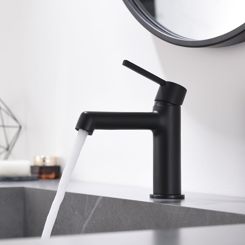 Single Handle Single Hole Bathroom Faucet with Spot Resistant