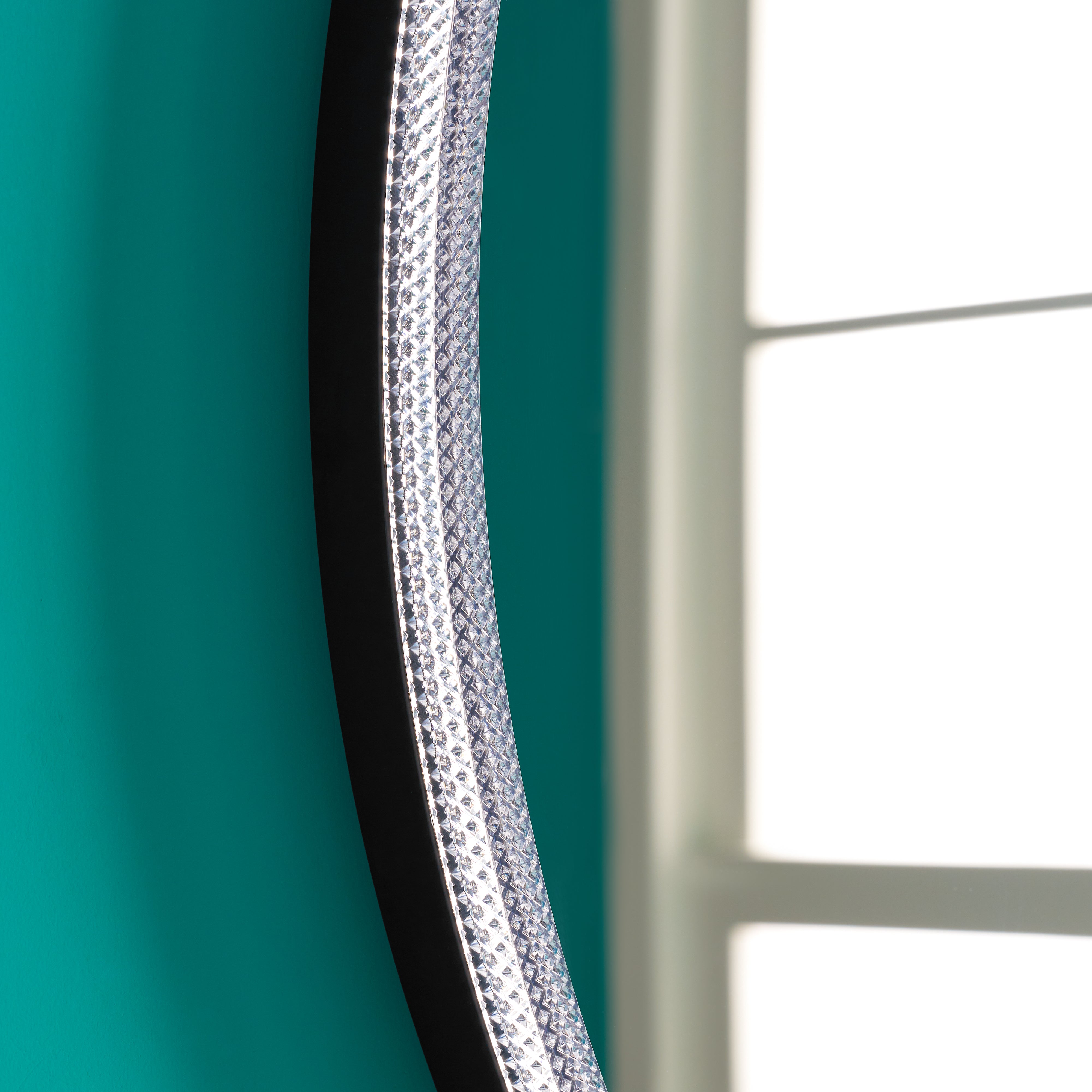32 in. W x 32 in. H Framed Round LED Light Bathroom Vanity Mirror with Defogging Function