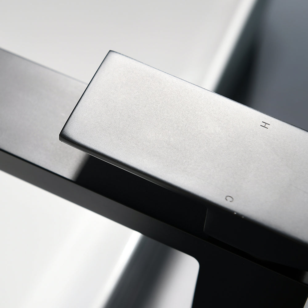 Single Handle Single Hole Bathroom Faucet with Spot Resistant Matte Black