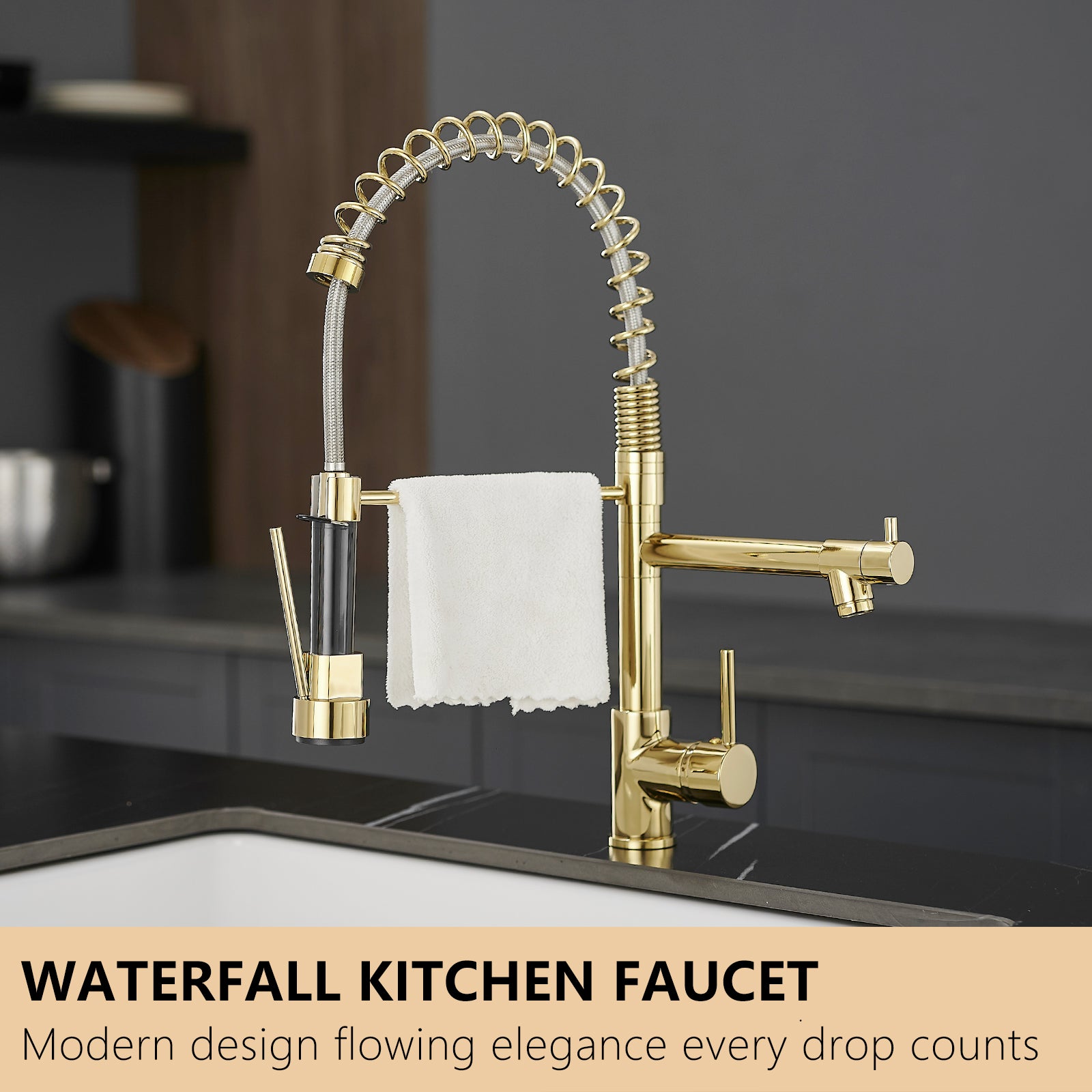 Single Handle Pull Down Sprayer Kitchen Faucet with 360° Rotation in Polished Gold