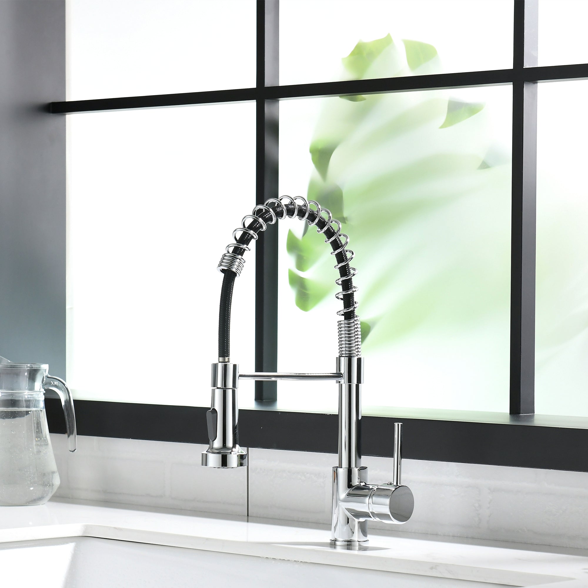 Single Handle Deck Mounted Pull Down Sprayer Kitchen Faucet in Chrome