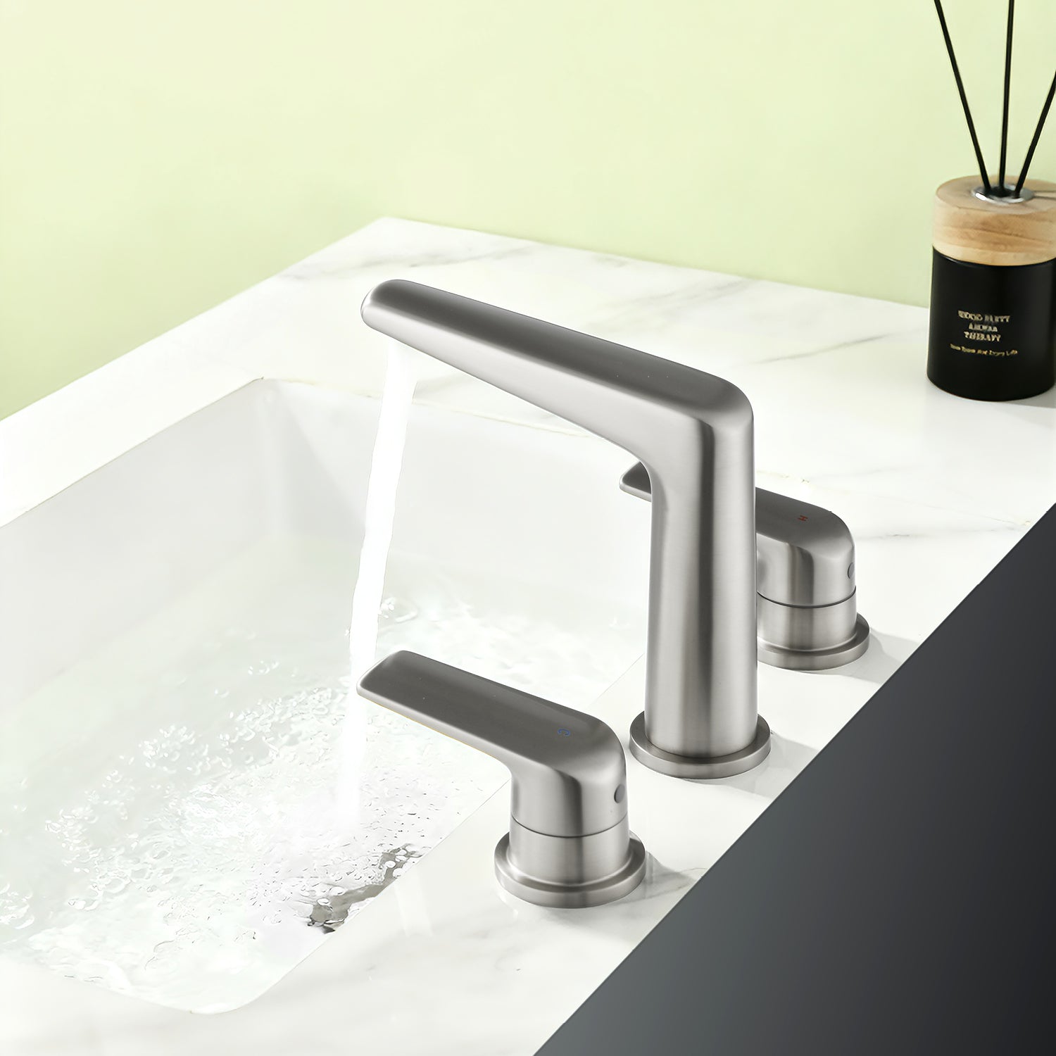 #Color_Brushed Nickel