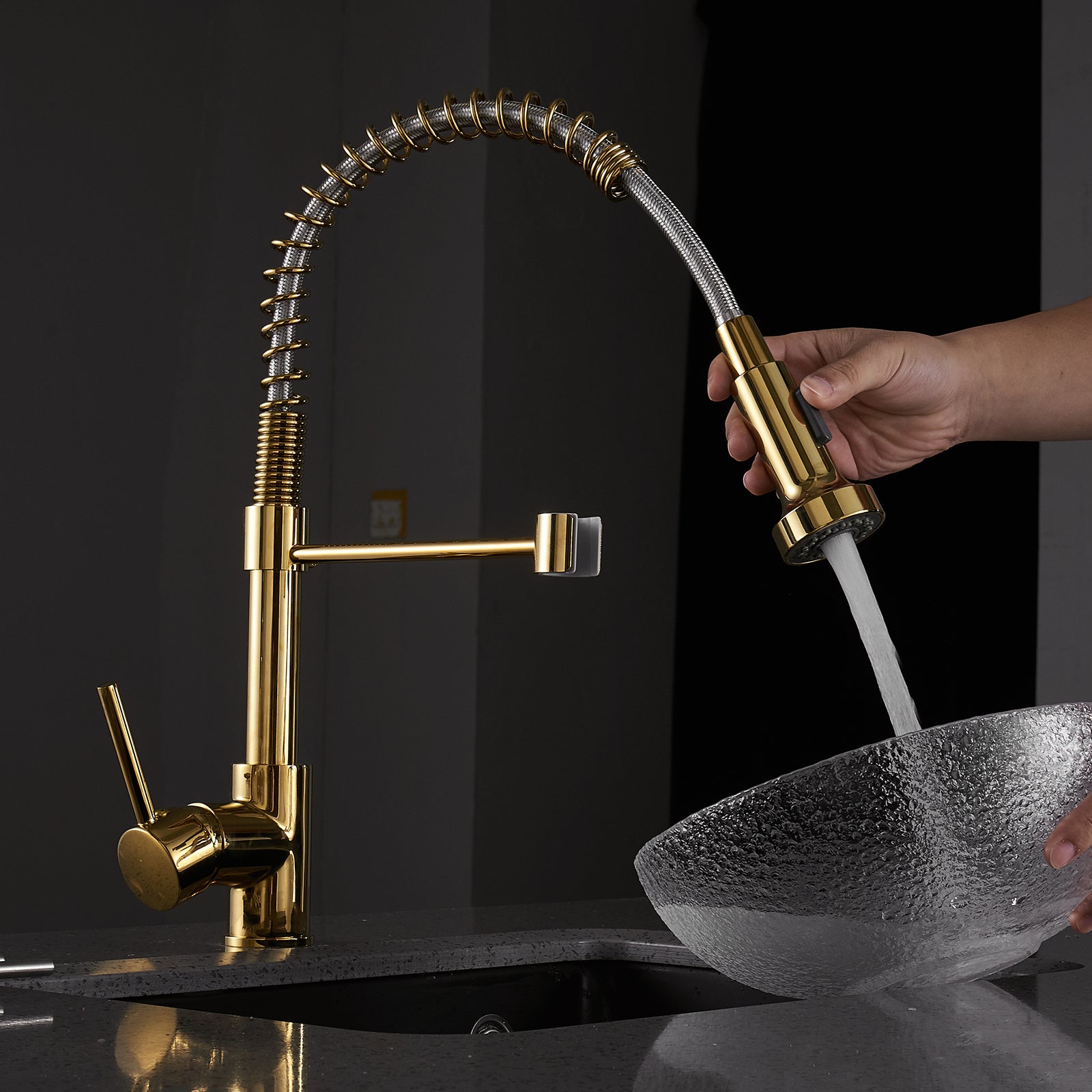 Single Handle Kitchen Faucet with Pull Down Sprayer in Gold