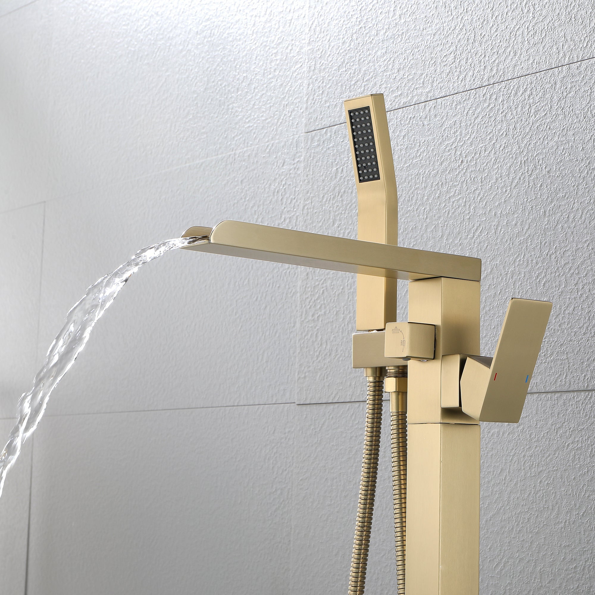 Waterfall Freestanding Single Handle Freestanding Tub Faucet with Handshower