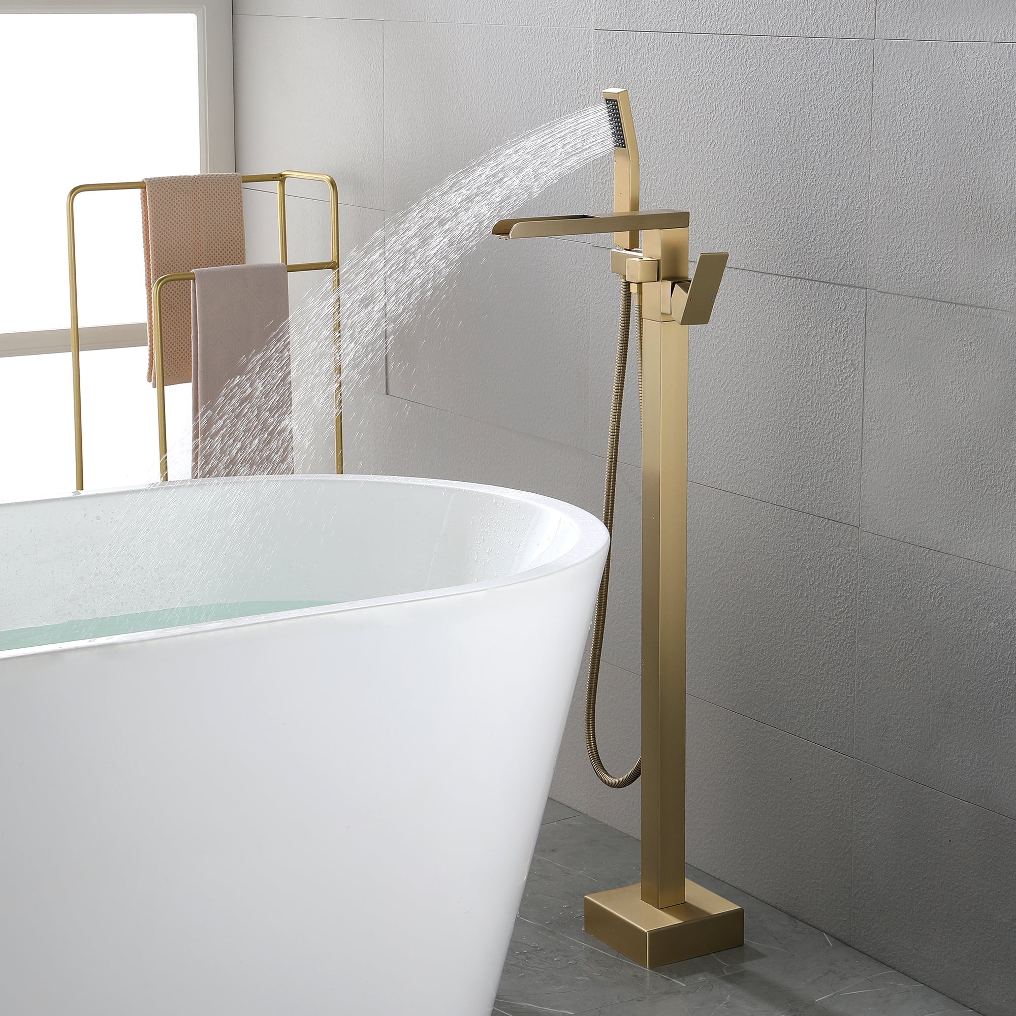 Waterfall Freestanding Single Handle Freestanding Tub Faucet with Handshower