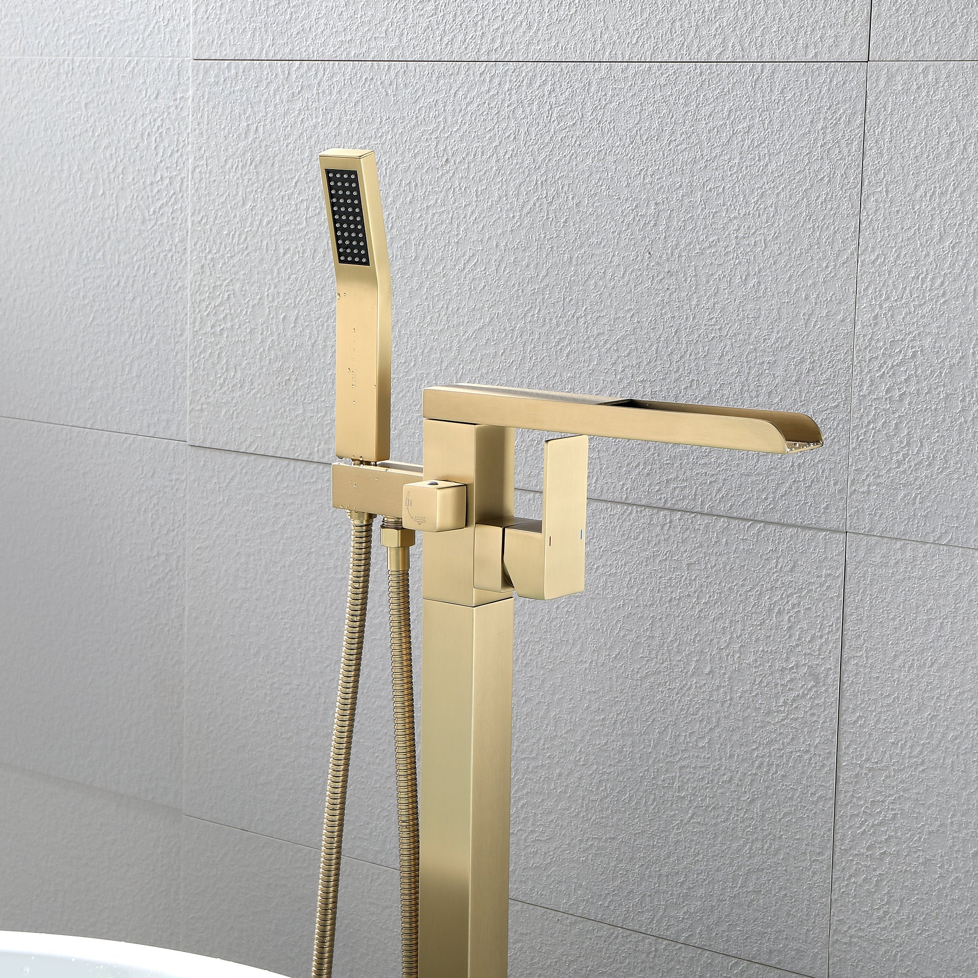 Waterfall Freestanding Single Handle Freestanding Tub Faucet with Handshower