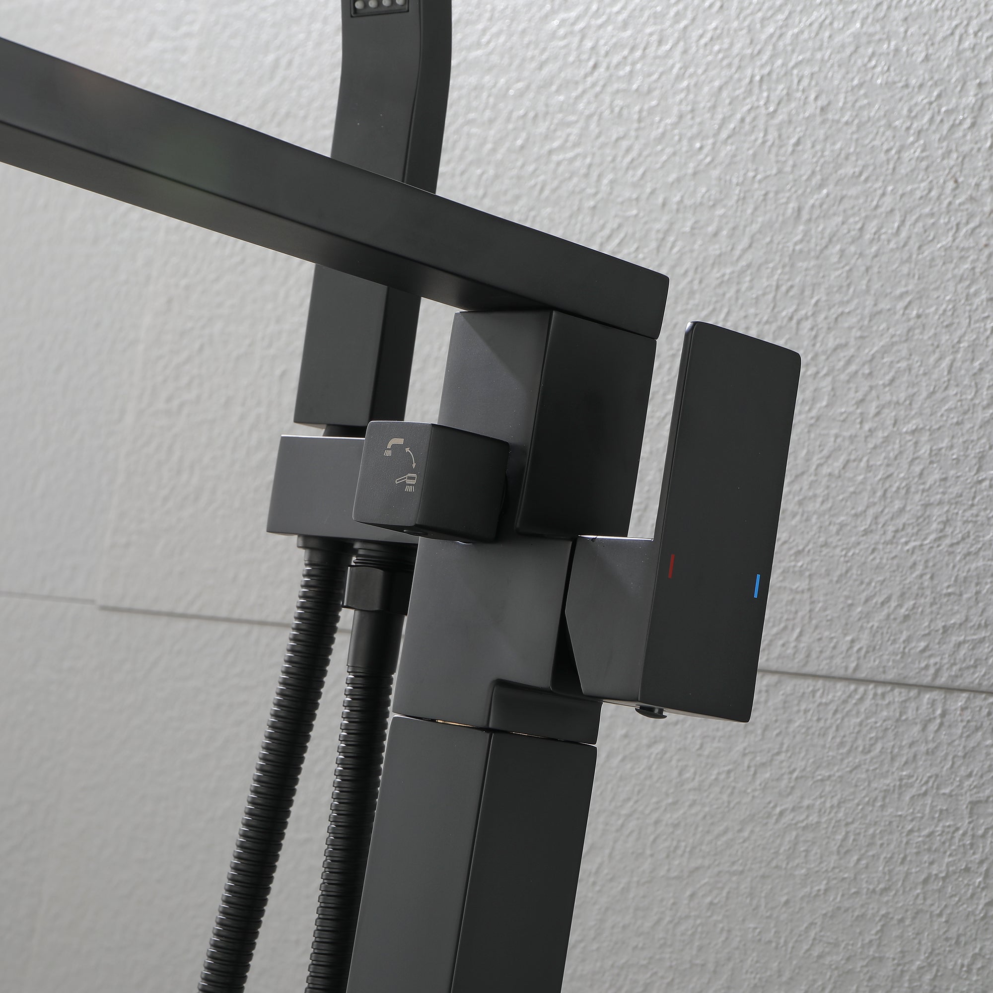 Waterfall Freestanding Single Handle Freestanding Tub Faucet with Handshower
