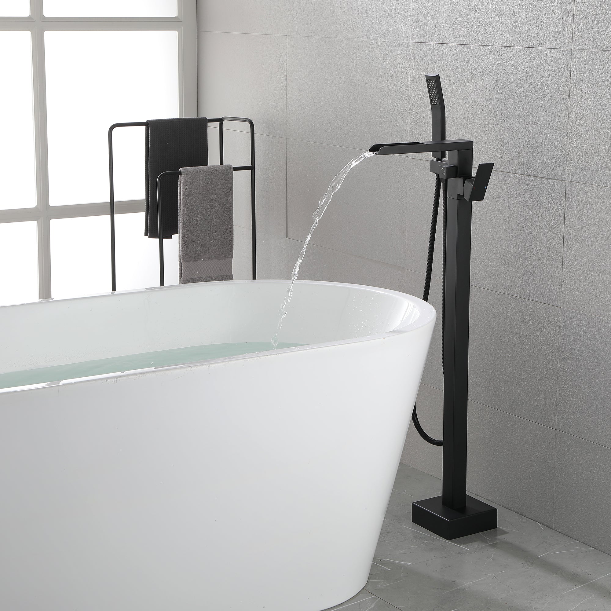Waterfall Freestanding Single Handle Freestanding Tub Faucet with Handshower