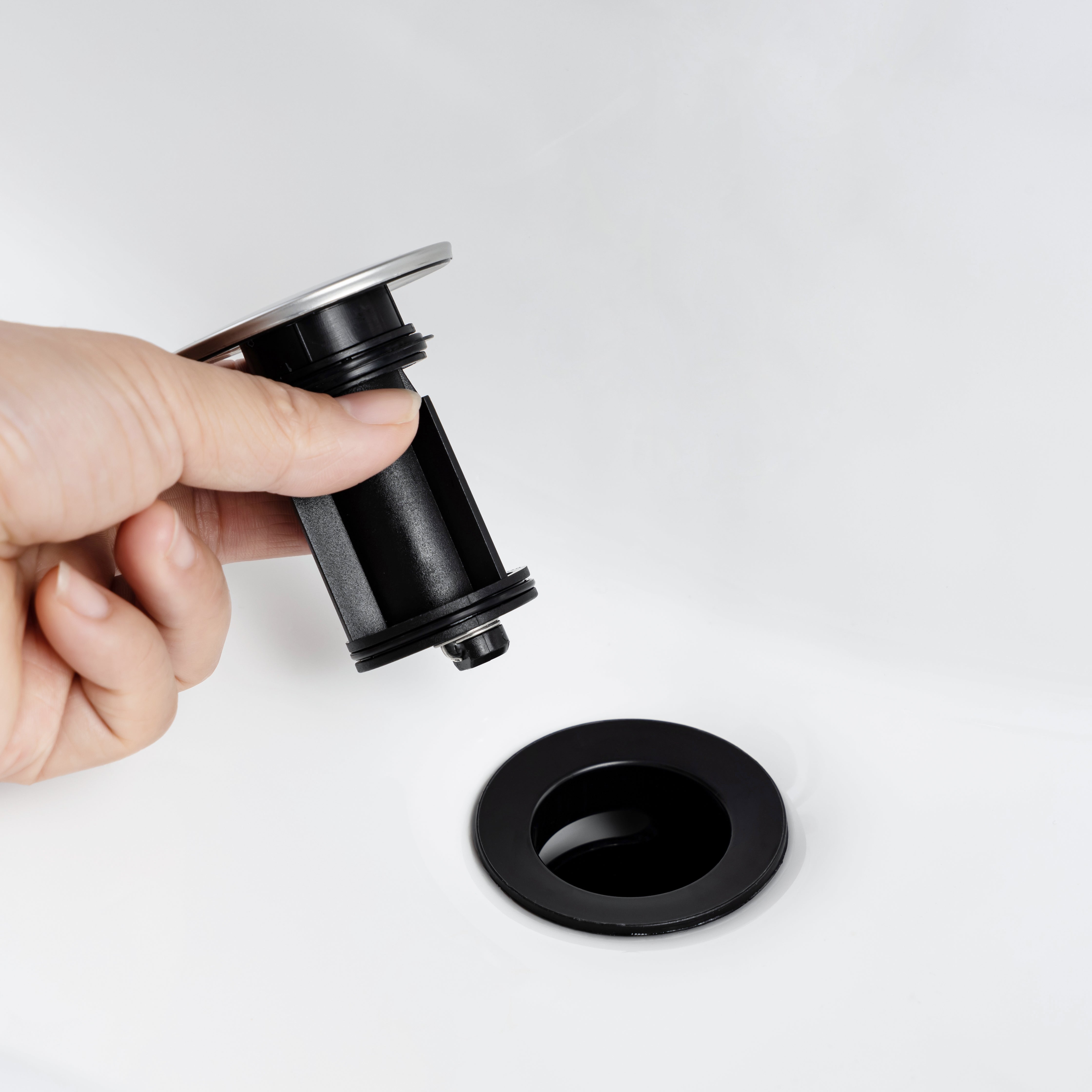 2-handle Bathroom Faucet with Drain Assembly