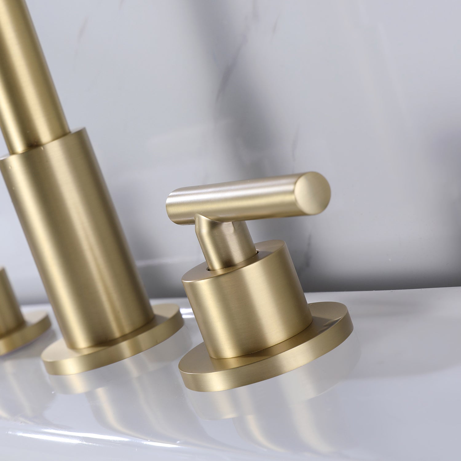 Two Handle Deck Mounted Bathroom Sink Faucet With 360-Degree Swivel Spout