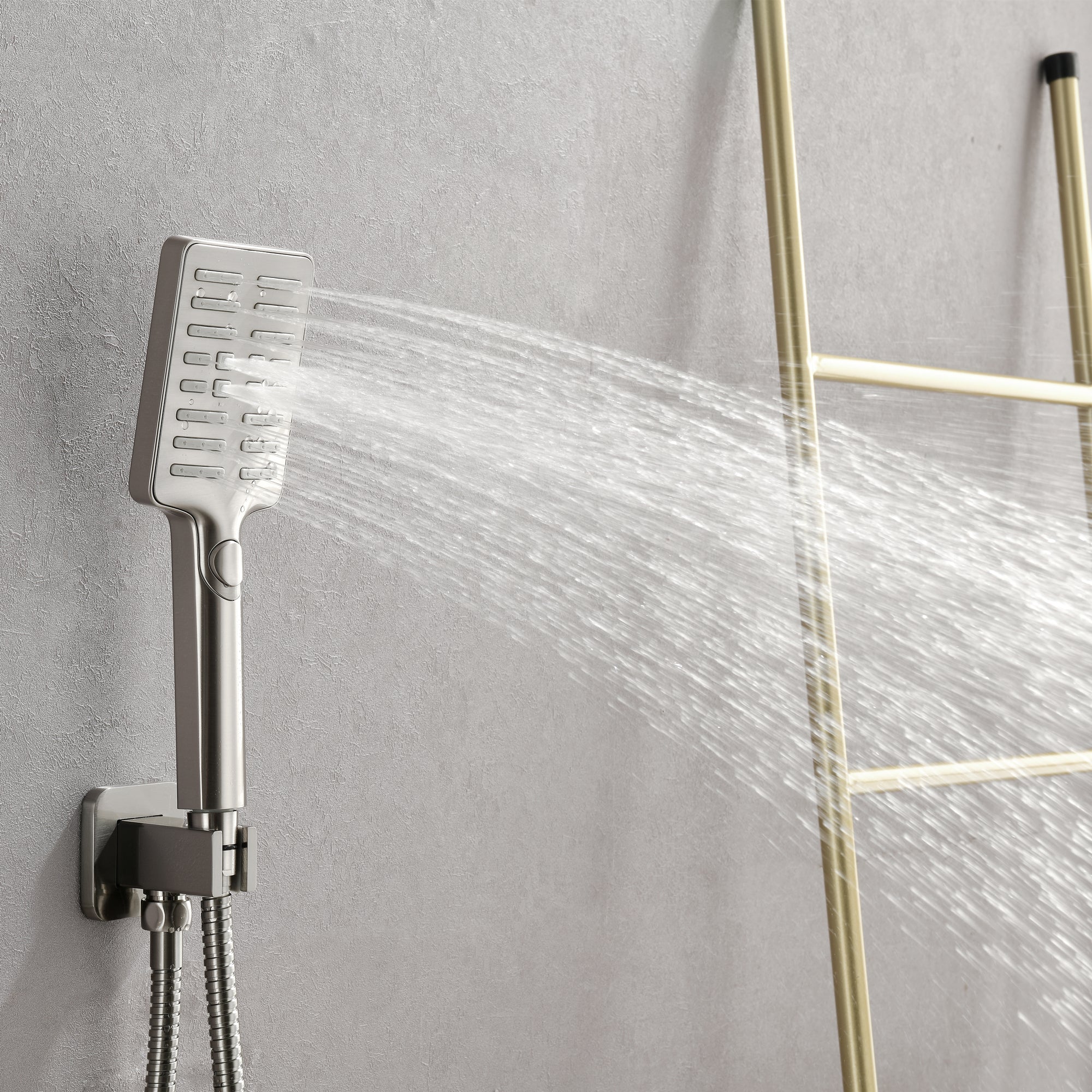 shower head that increases water pressure