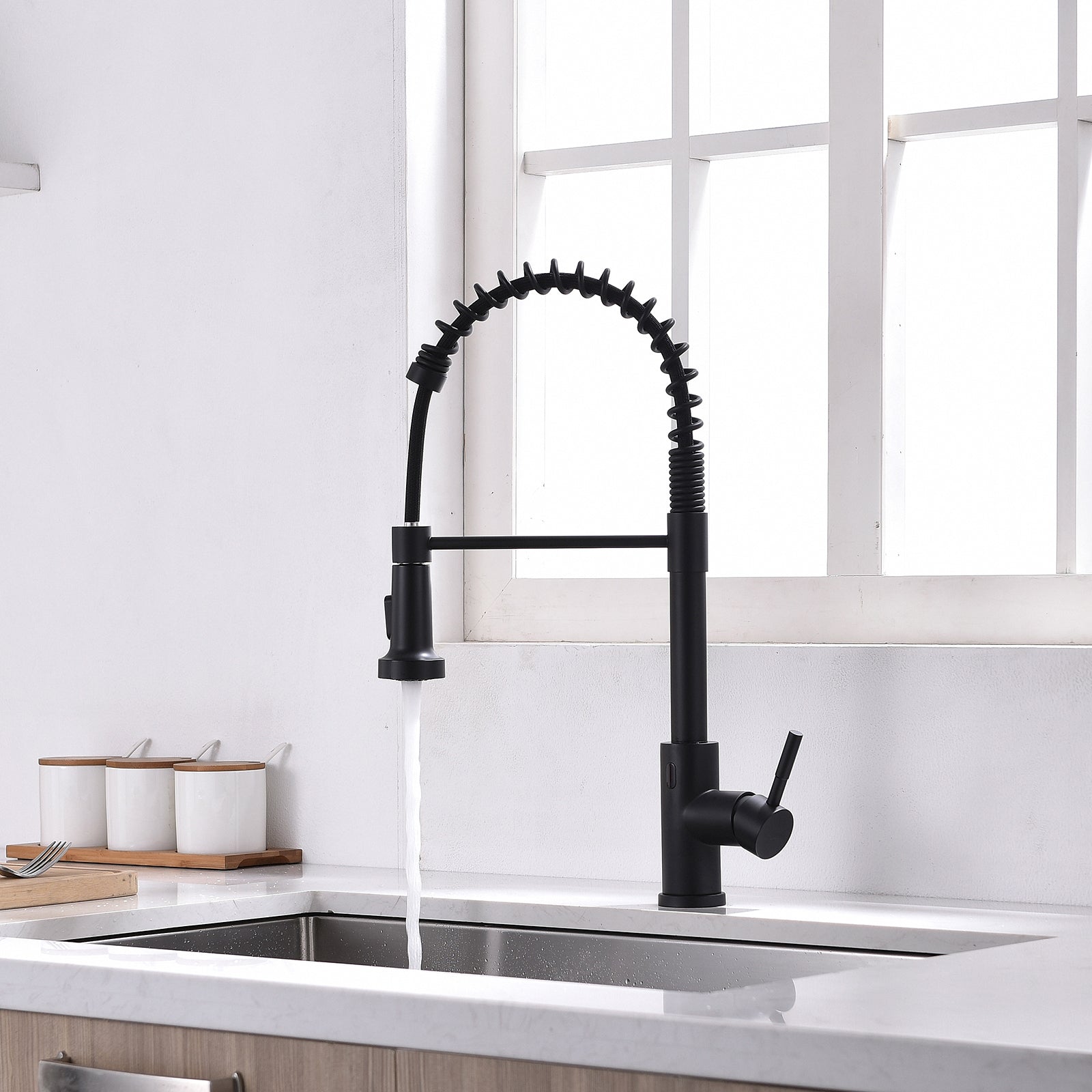 Single Handle Touch Pull Down Sprayer Kitchen Faucet with 360° Rotation in Matte Black