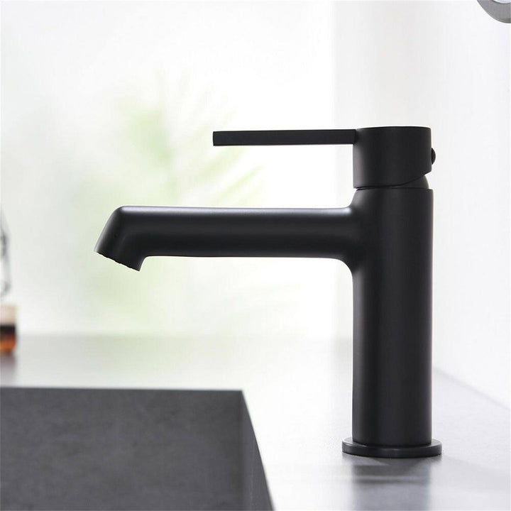 Single Handle Single Hole Bathroom Faucet with Spot Resistant