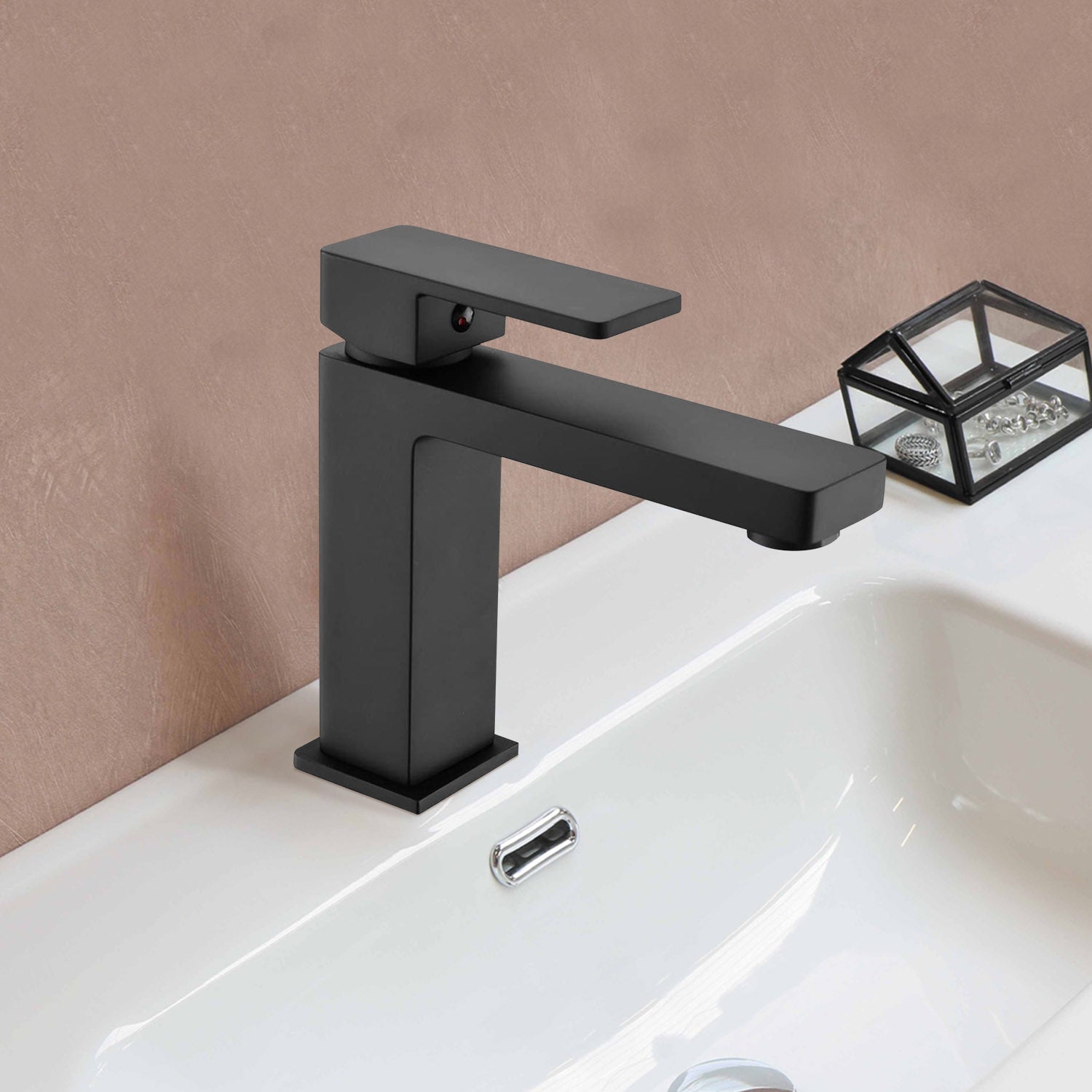 Single Handle Single Hole Bathroom Faucet in Matte Black