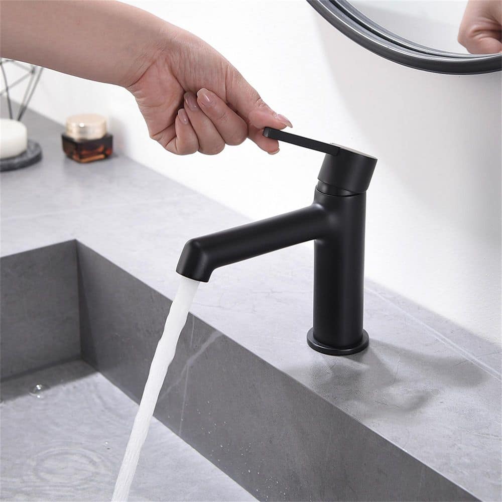 Single Handle Single Hole Bathroom Faucet with Spot Resistant