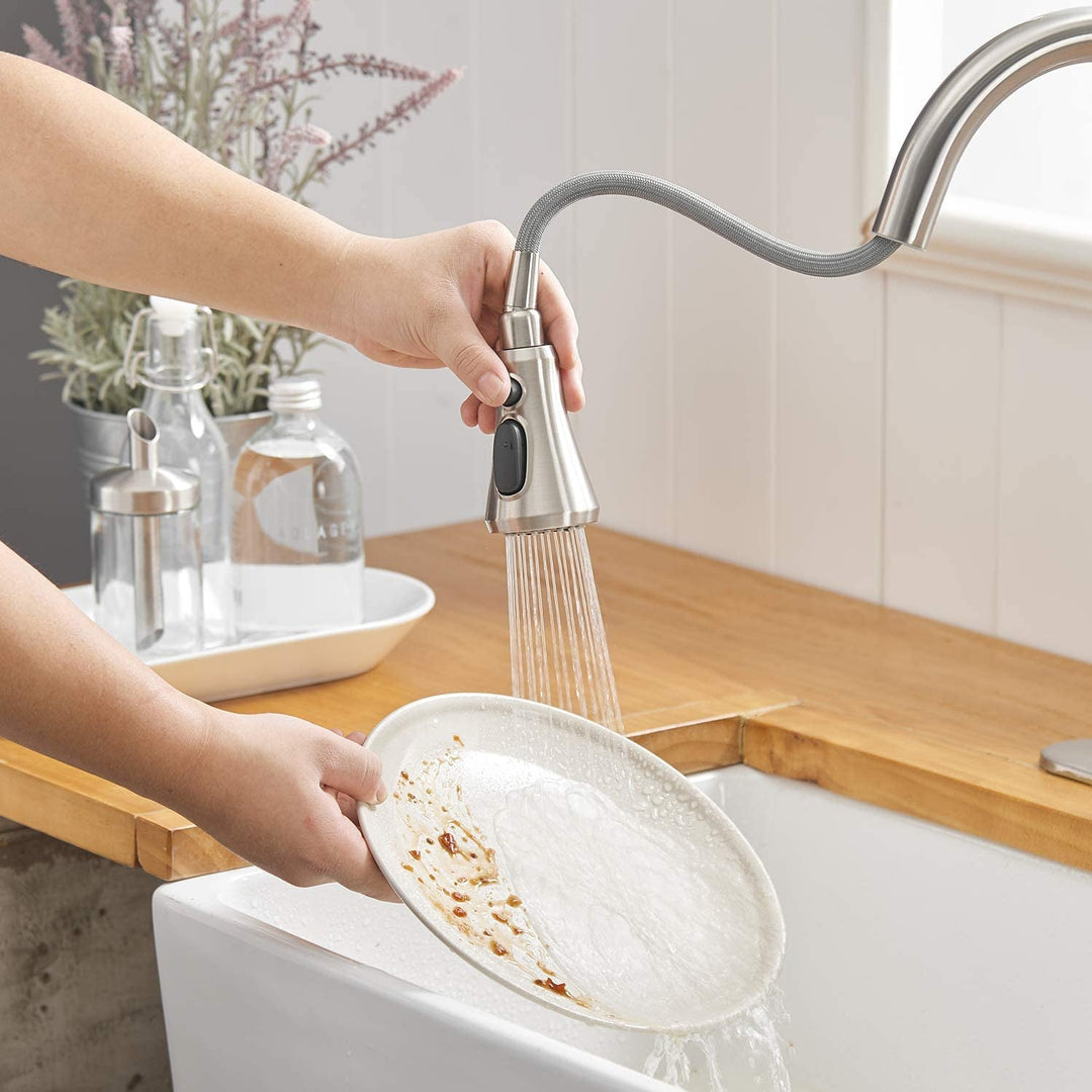 Single Handle Pull Down Spray Kitchen Faucet