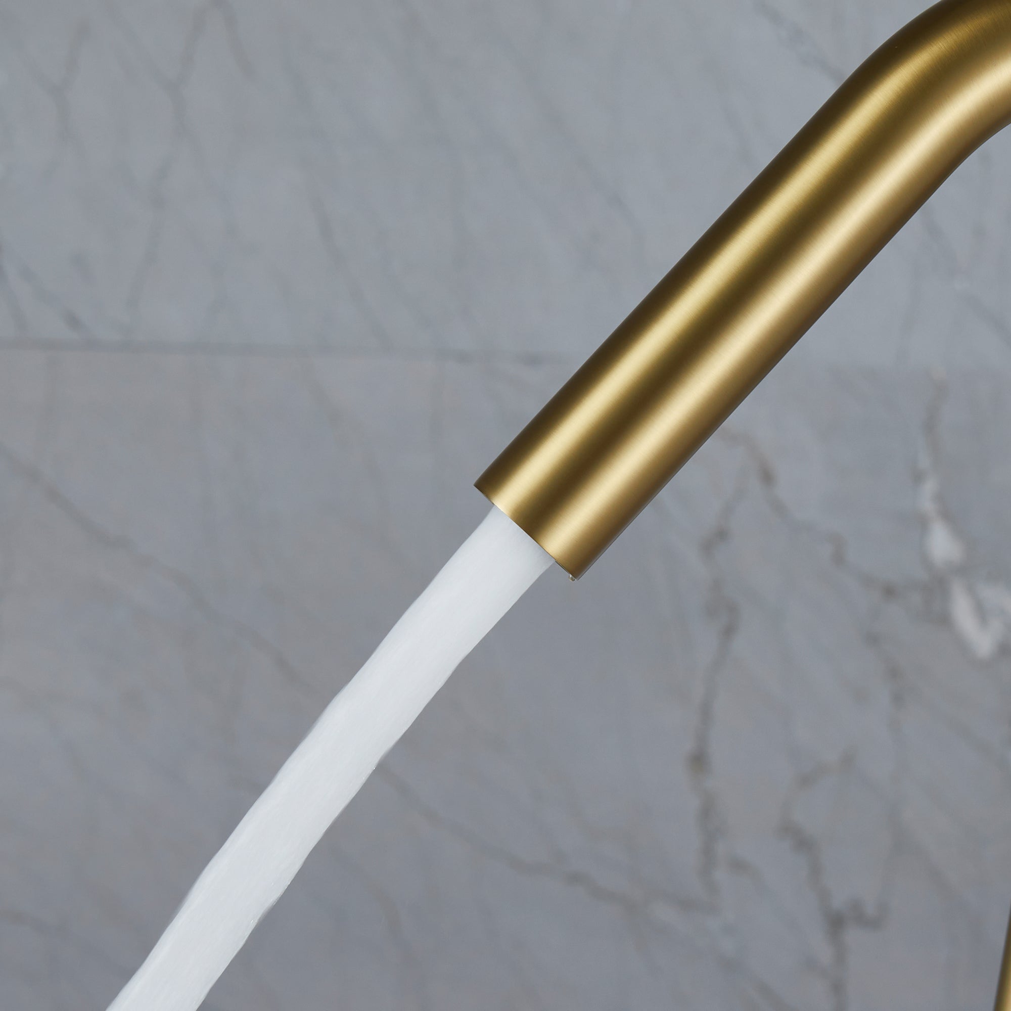 Floor Mounted Freestanding Golden Bathtub Faucet With High-Arc Spout