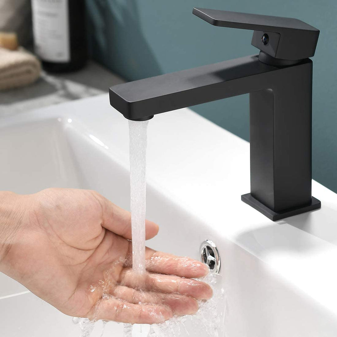 Single Handle Single Hole Bathroom Faucet in Matte Black