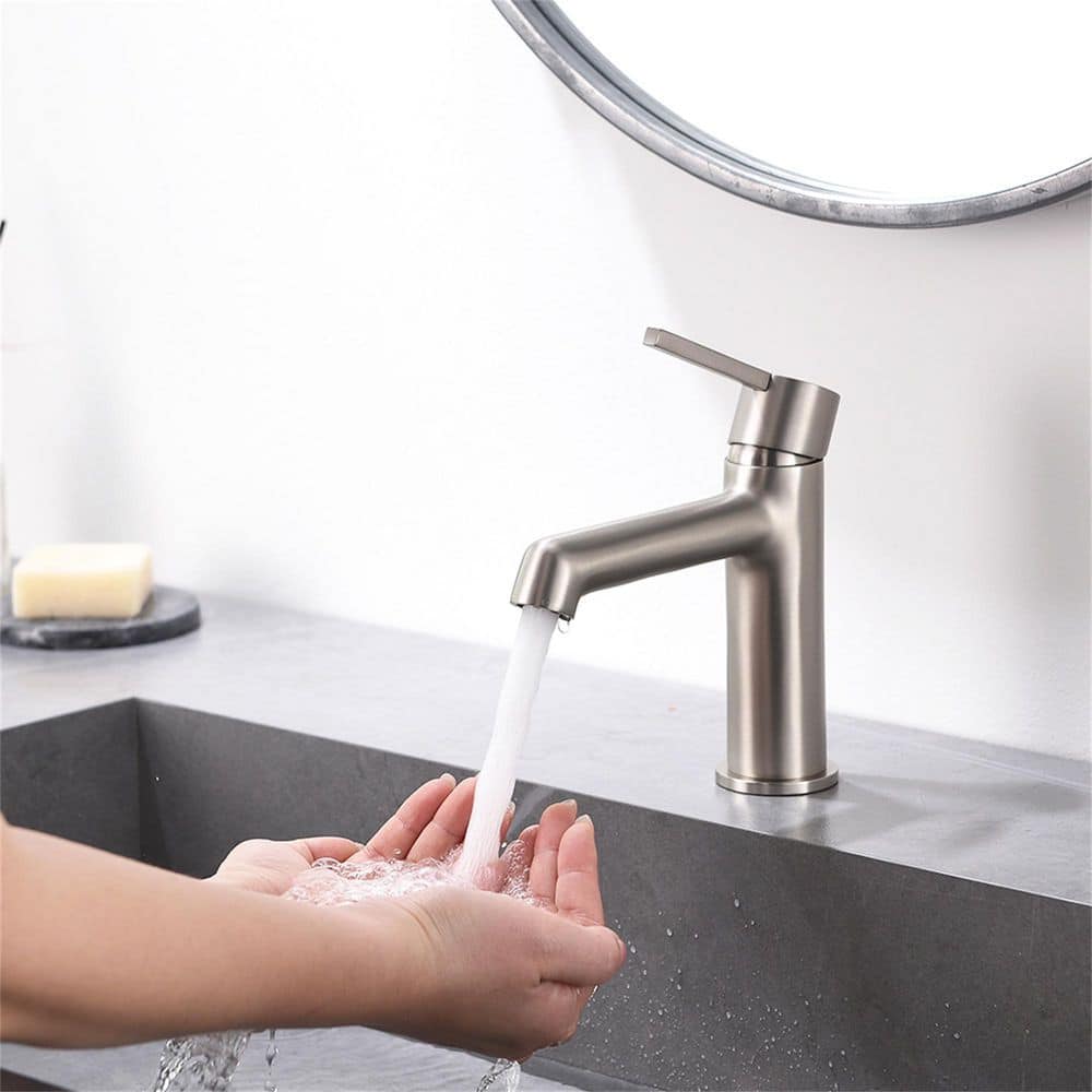 Single Handle Single Hole Bathroom Faucet with Spot Resistant