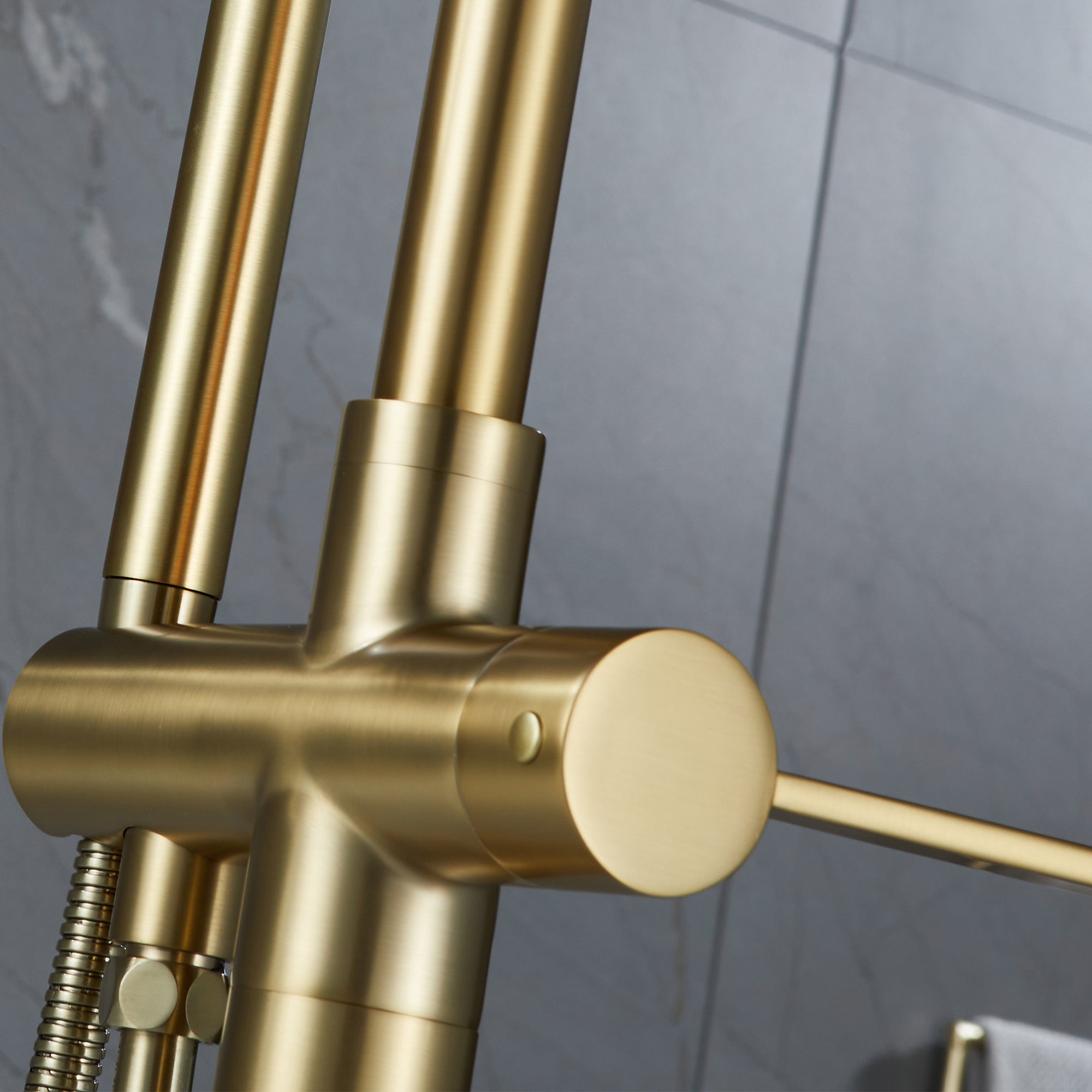 Floor Mounted Freestanding Golden Bathtub Faucet With High-Arc Spout