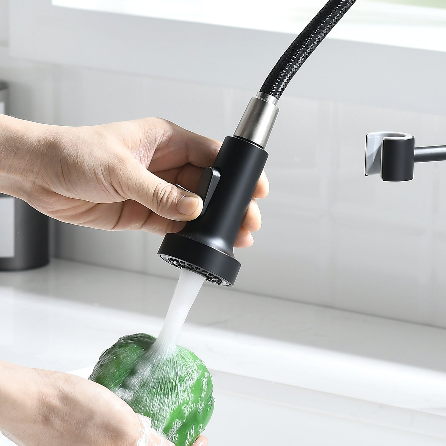 Single Handle Pull Down Sprayer Kitchen Faucet with 360° Rotation