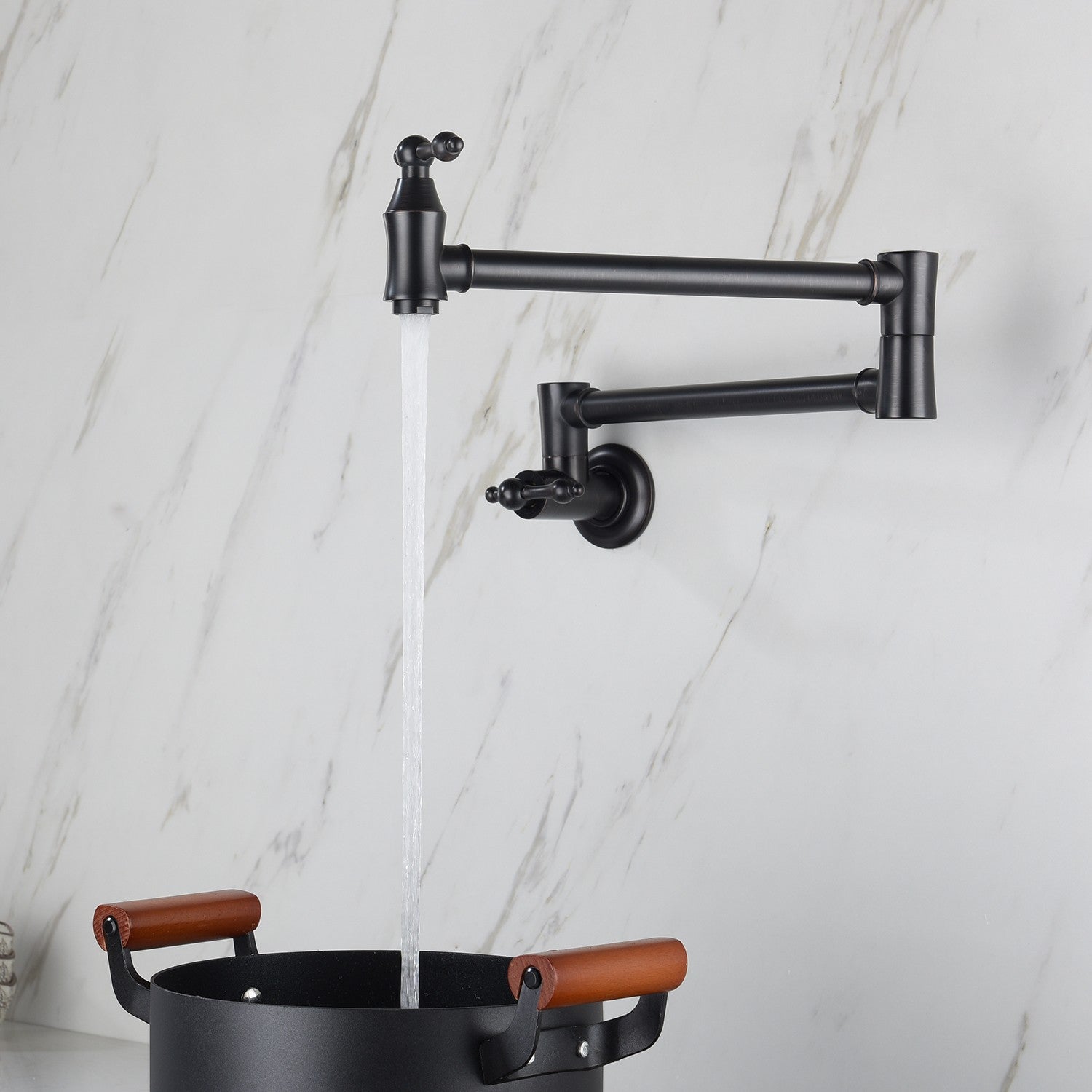 Faucet with 360° Rotation