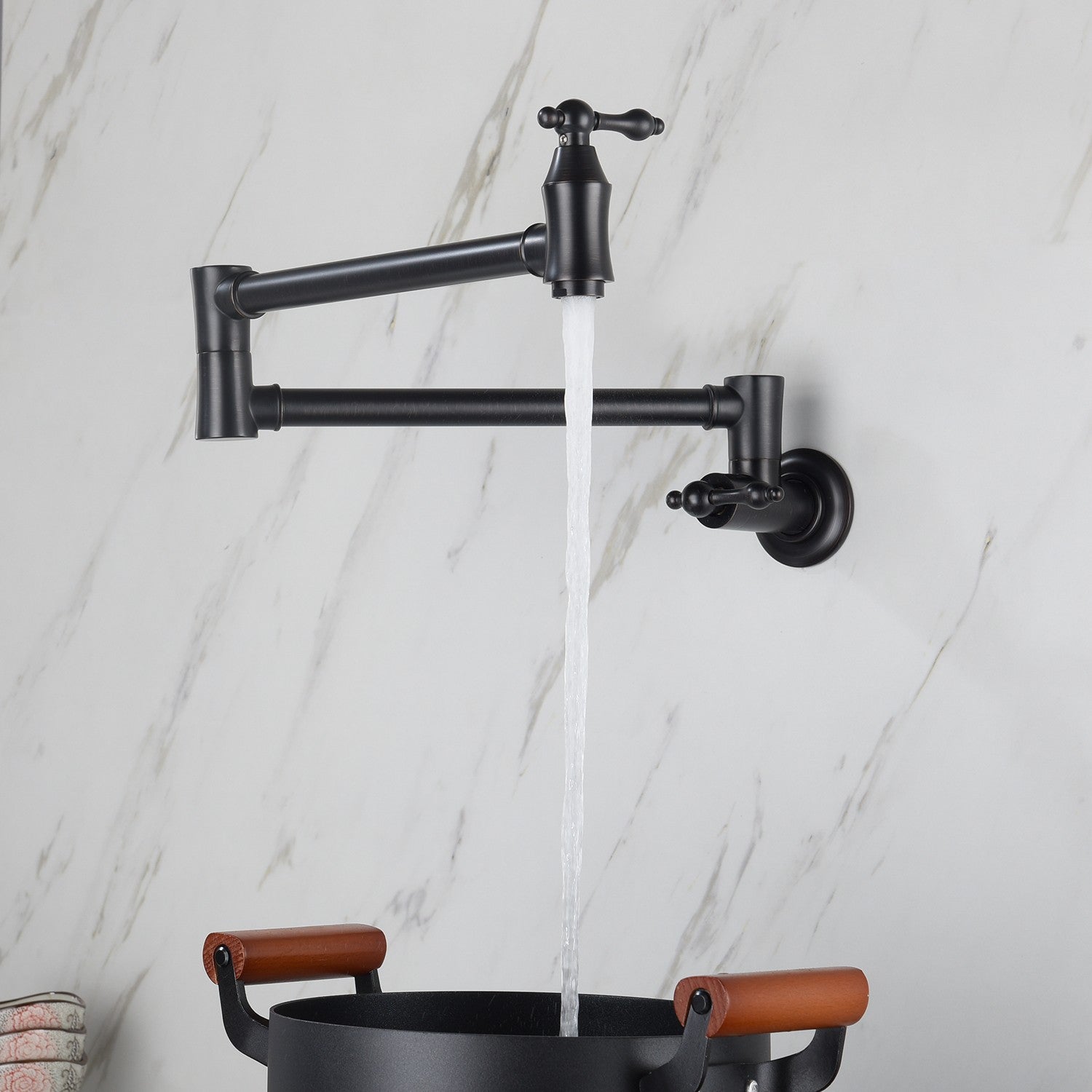 Faucet with 360° Rotation