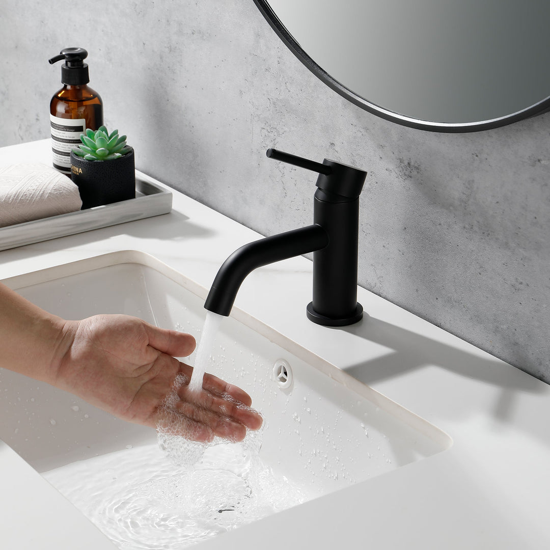 One Handle Single Hole Bathroom Faucet in Matte Black