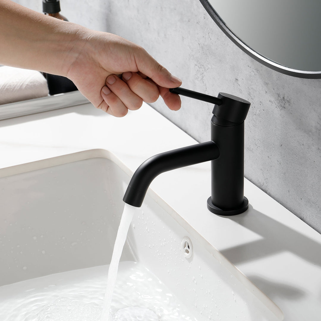 One Handle Single Hole Bathroom Faucet in Matte Black