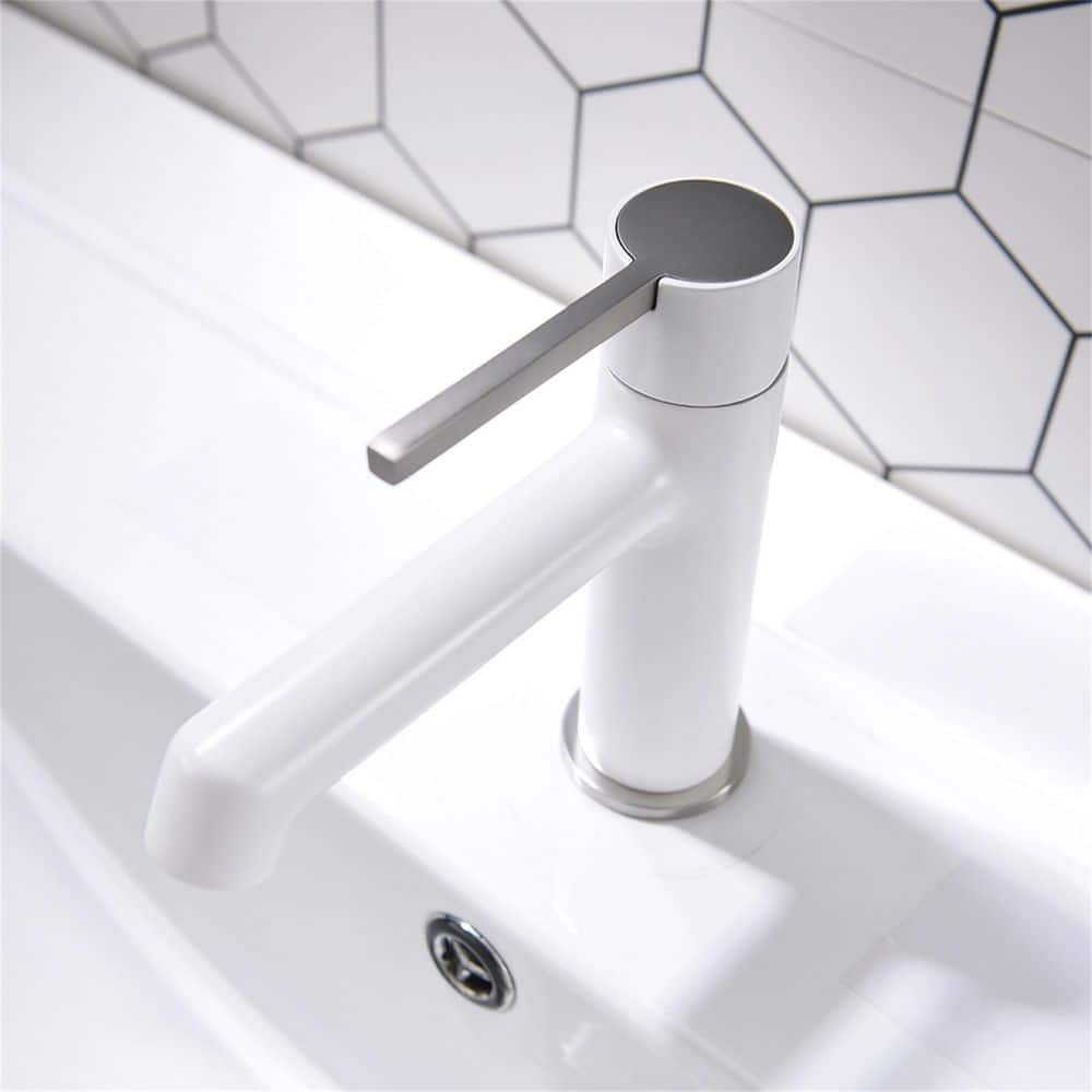 Single Handle Single Hole Bathroom Faucet with Spot Resistant